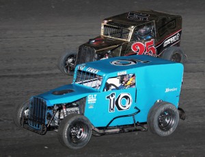 ANTIOCH SPEEDWAY (091315) Matt Sargent (25) passes Adam Teves in Dwarf Car feature action. (Photo by Paul Gould, Track Photographer)