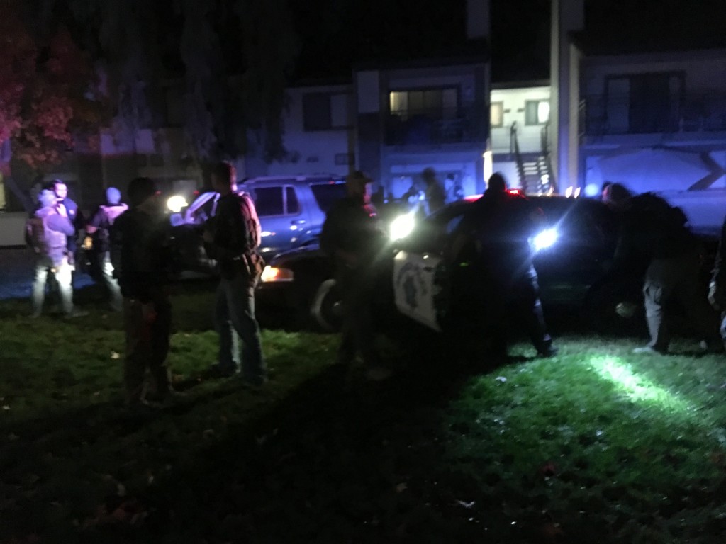 U.S. Marshals Deputies and Antioch Police Officers arrested an escaped inmate from the Santa Clara County jail at the Twin Creeks Apartments in Antioch, Tuesday night, November 29, 2016. photos by a resident who chose to remain anonymous